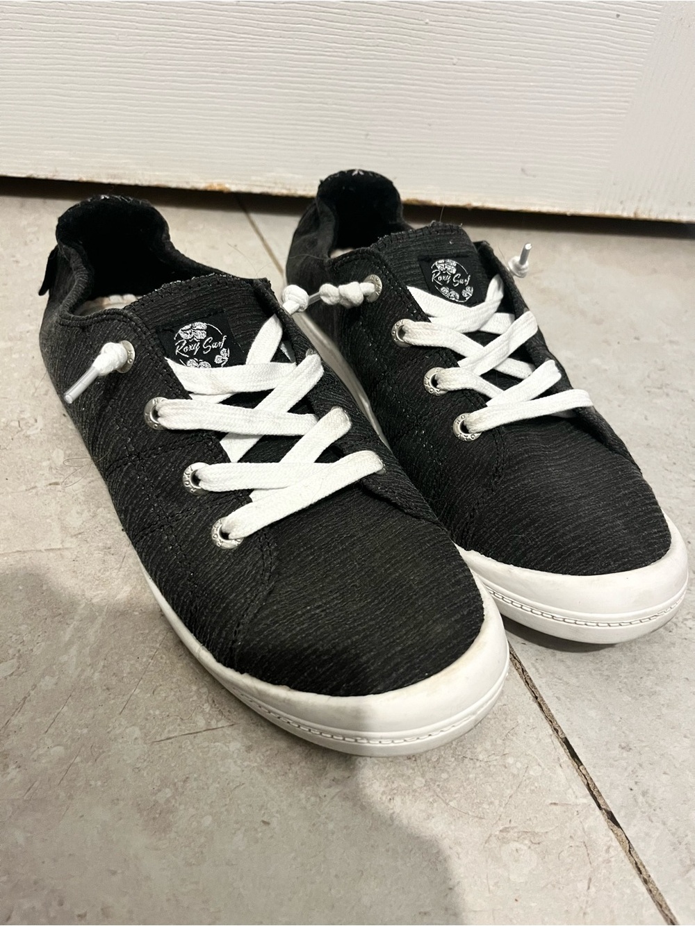Roxy Bayshore Plus Black Canvas Casual Tennis Shoes Slip On Size 8.5 US